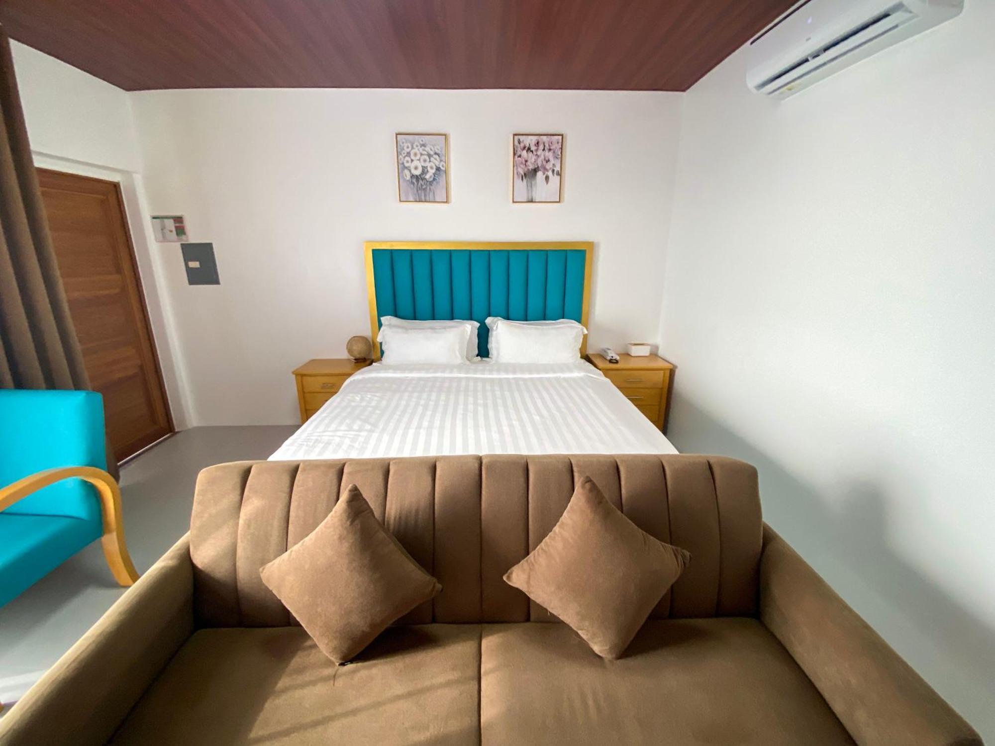 Q Beach Resort Cabangan Екстериор снимка