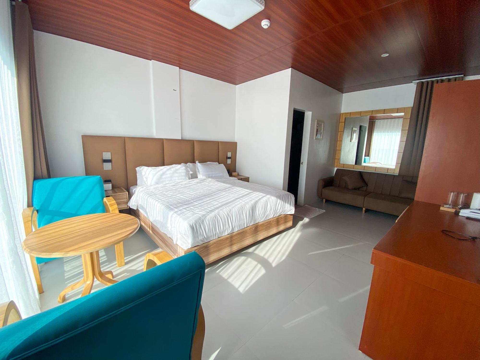 Q Beach Resort Cabangan Екстериор снимка