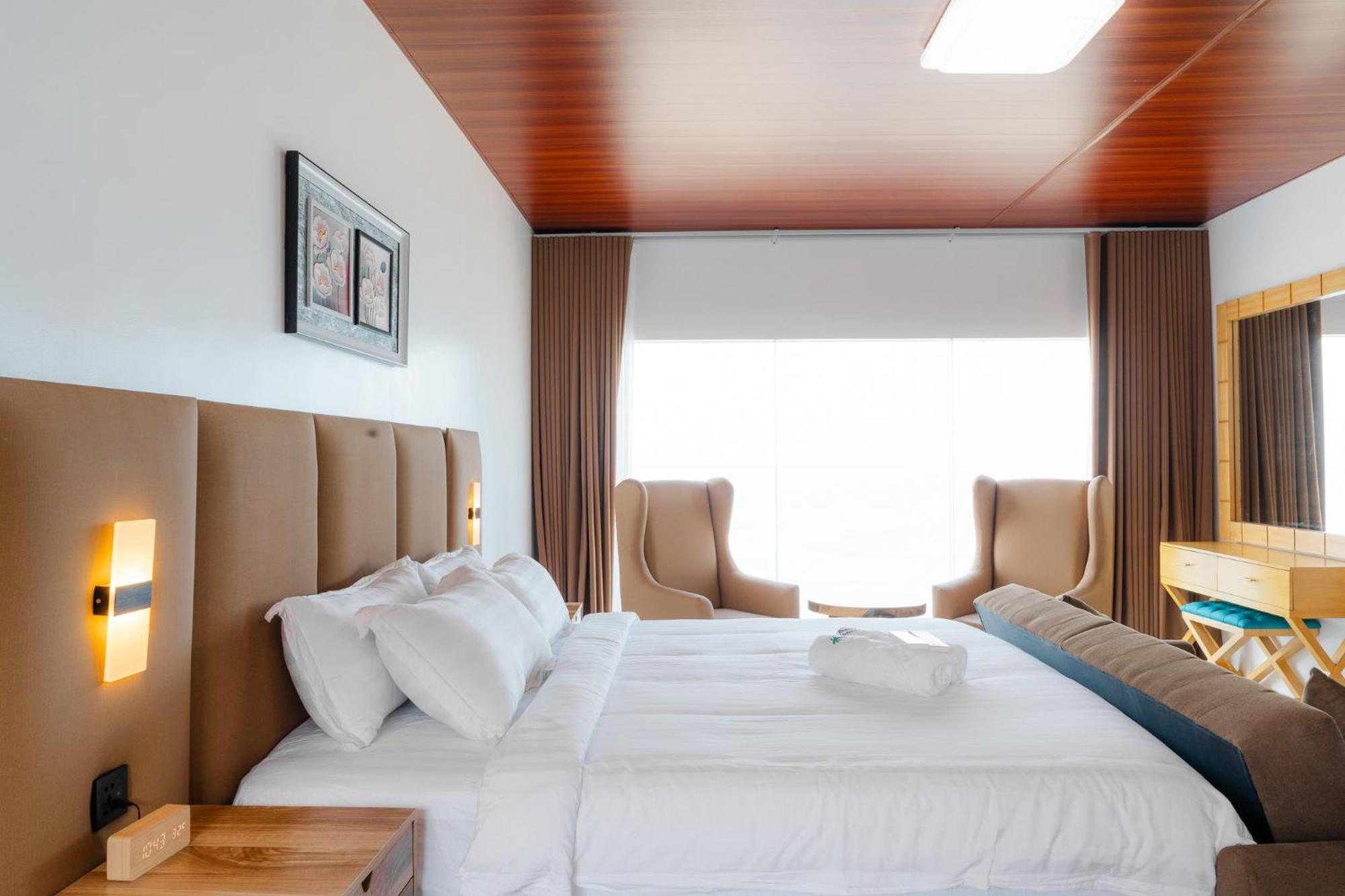 Q Beach Resort Cabangan Екстериор снимка