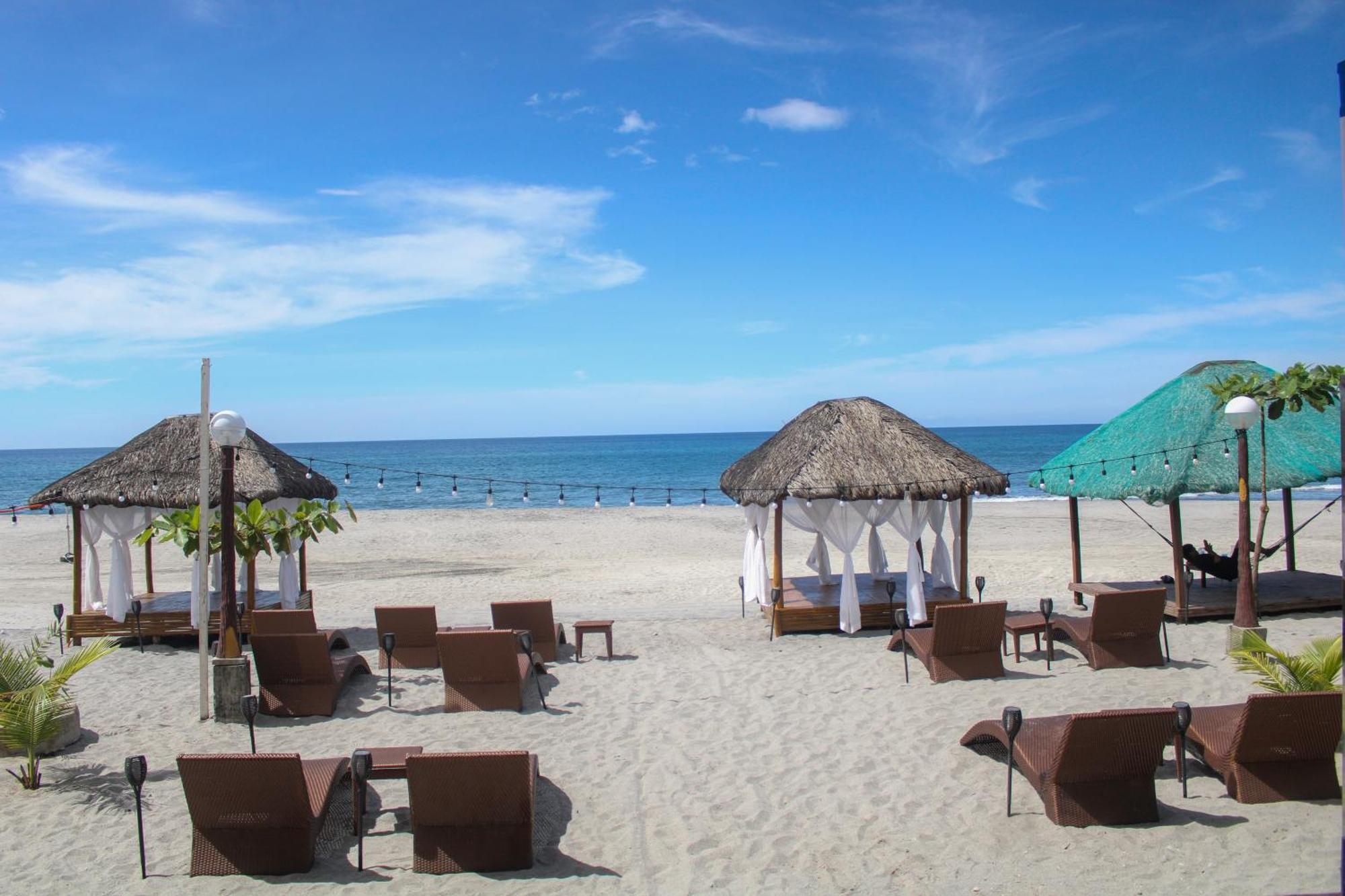 Q Beach Resort Cabangan Екстериор снимка